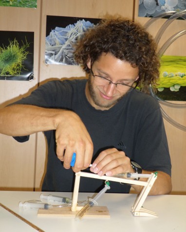 Hydraulik für den Science Day wird vorbereitet.