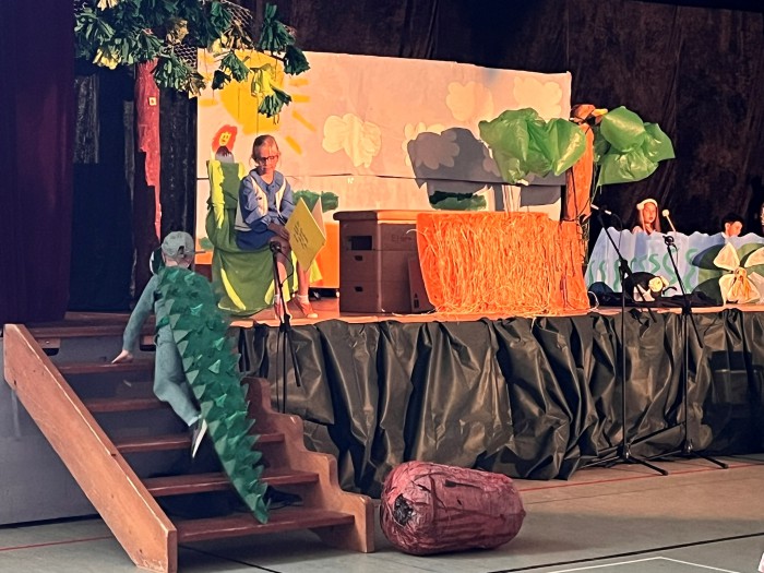 Einschulungstheater: Achtung da kommt das Krokodil!