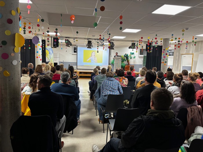 Die Assembly war gut gefüllt.