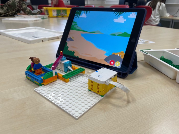 Hier wurde gebaut und das iPad mit den Legoteilen verbunden.