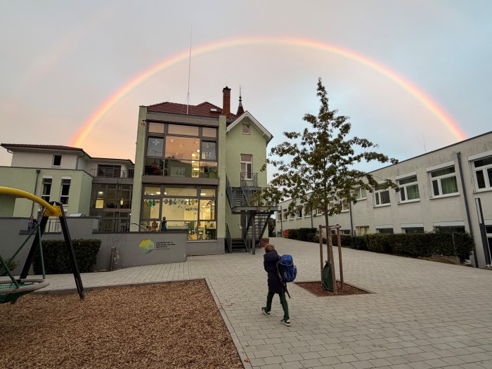 Über der Schule