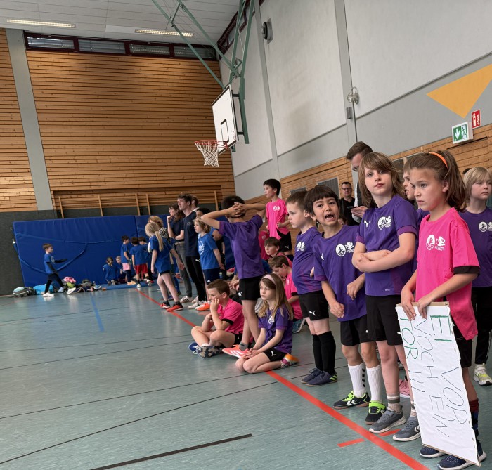 Spannende Situation auf dem Feld, wir sehen es in den gesichtern!